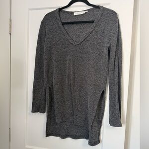 NWOT- ASTR Gray V-Neck Knit Sweater with side slits size medium